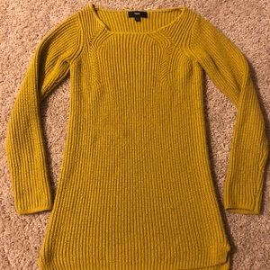 Yellow long sweater with shimmer